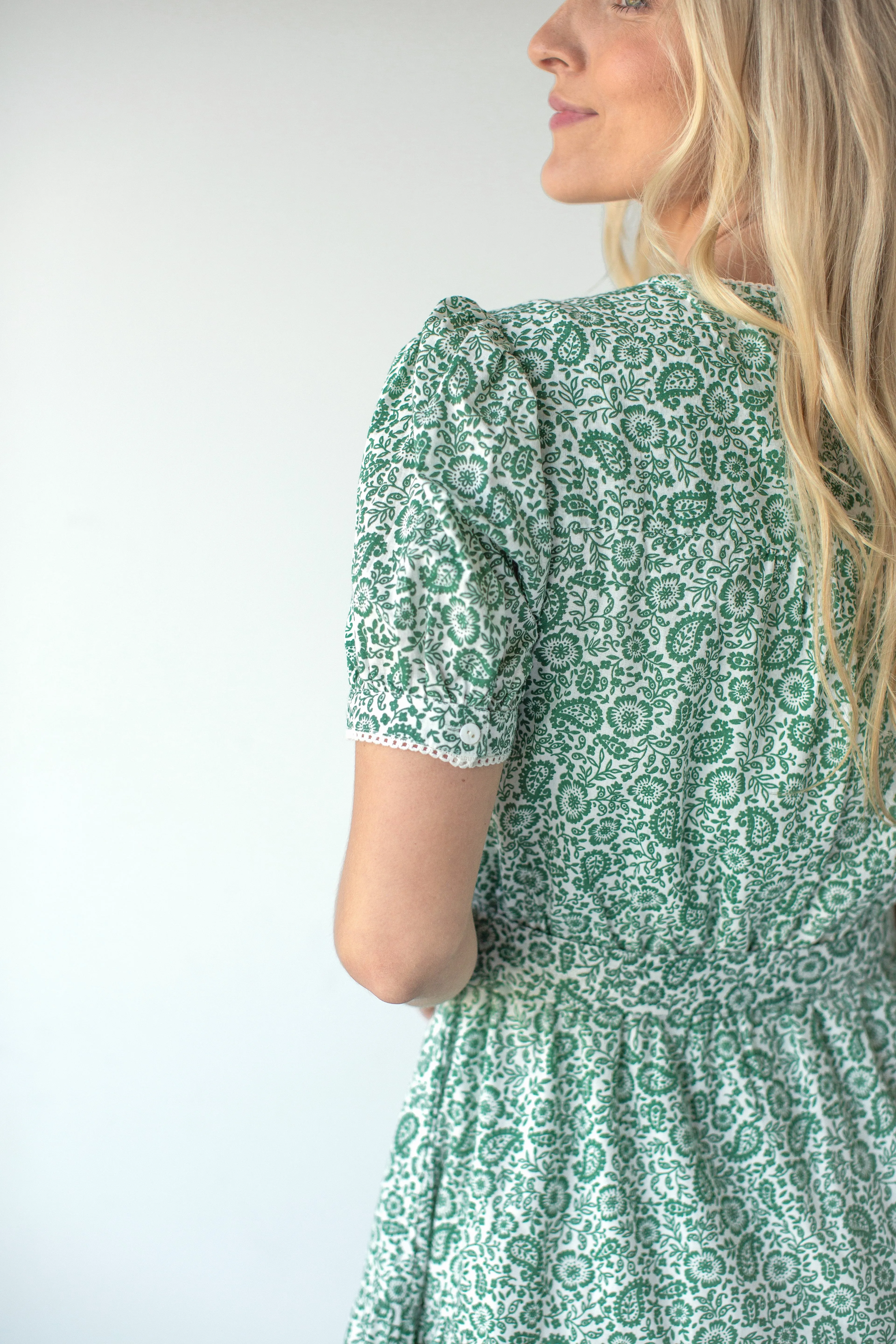 'Coretta' Green Paisley Tiered Cotton Midi Dress in Ivory